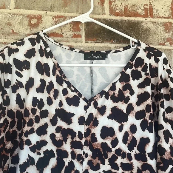 Amzplus Animal print Angled Hem V-neck Tunic Top - Picture 5 of 9